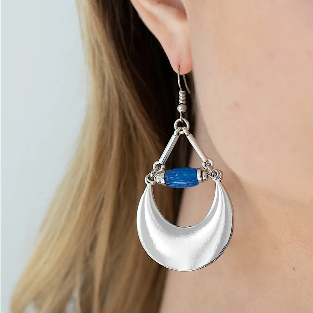 ❤️‍🔥5/$25❤️‍🔥 Mystical Moonbeams Blue Earrings